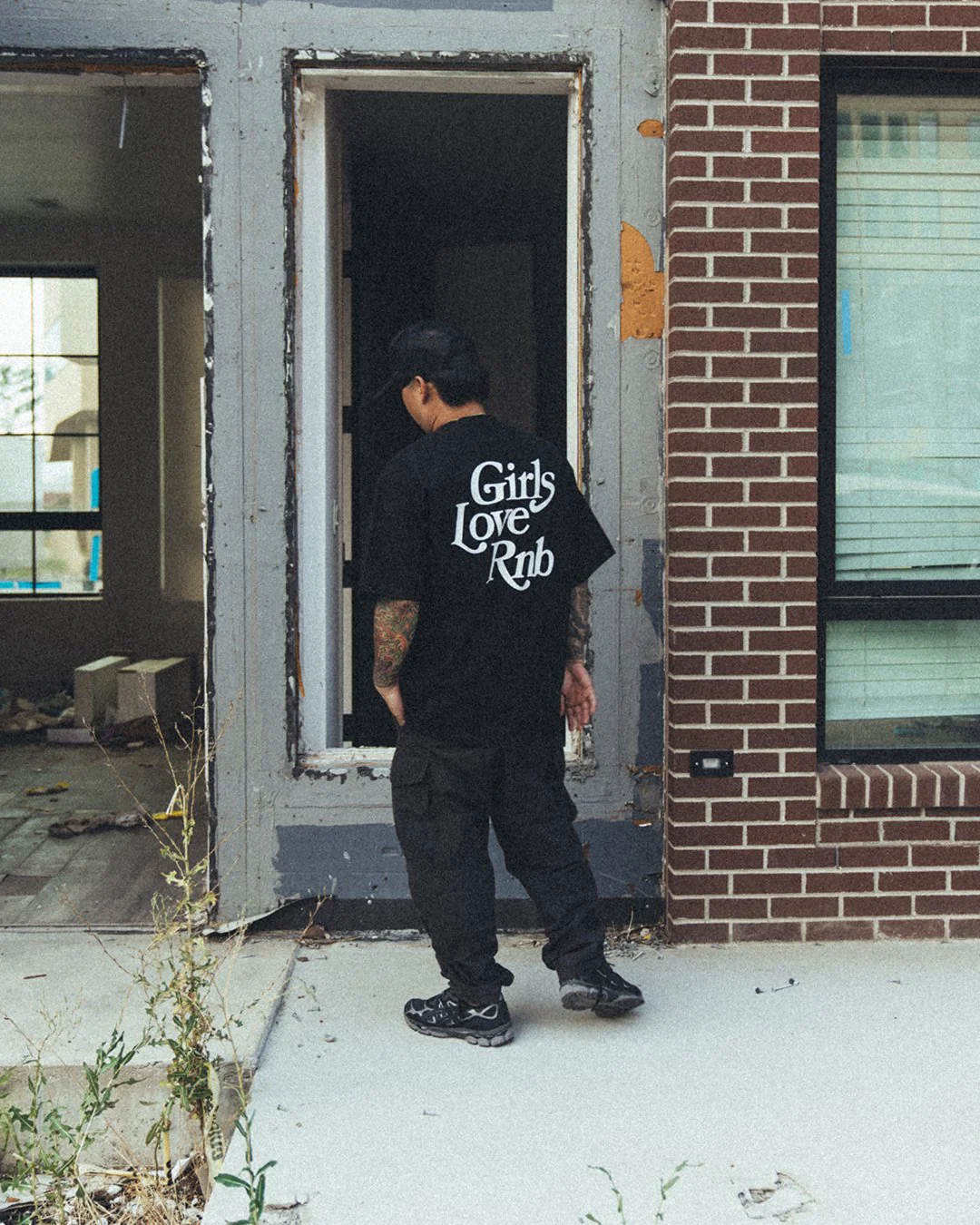 Girls Love Rnb | Heavyweight Black Graphic Tee - Image 5