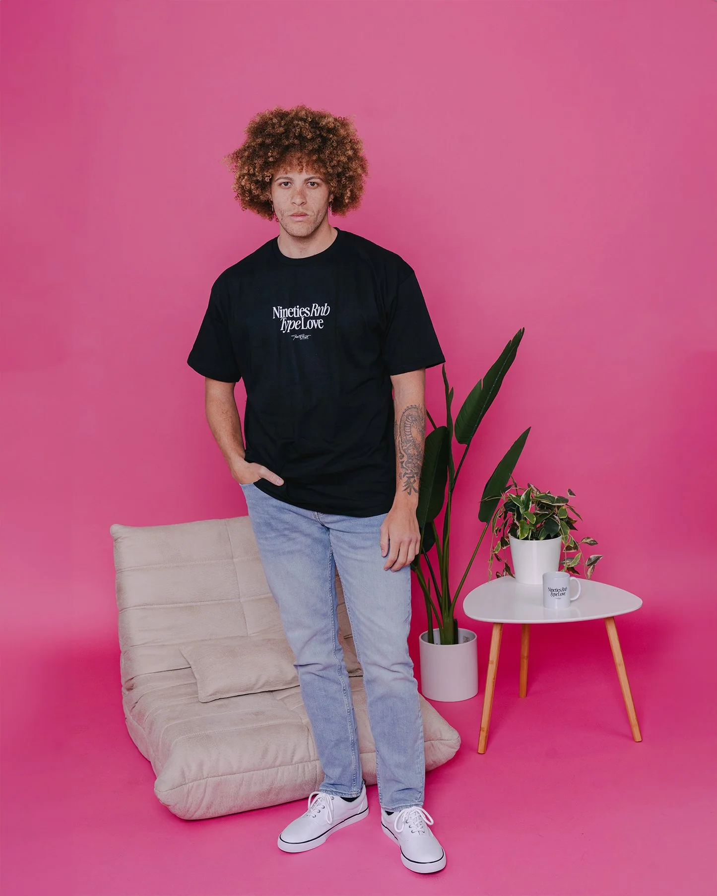 Nineties Rnb Type Love | Classic Black Graphic Tee - Image 2